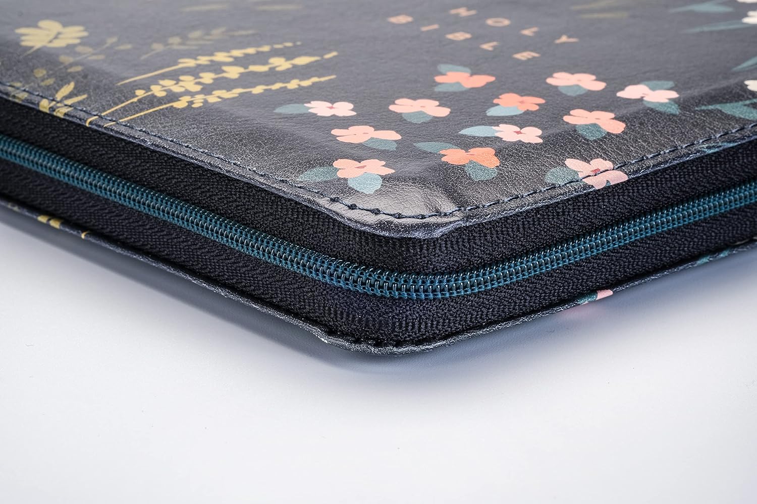 NLT Large Print Thinline Reference Indexed Zipper Bible, Filament-Enabled Edition LeatherLike, Meadow Navy & Pink , Red Letter